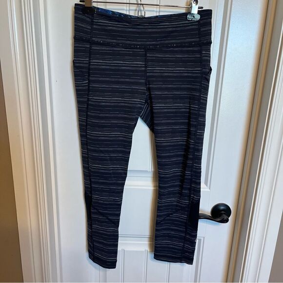 Lululemon Stripe Navy Crop - Picture 2 of 8